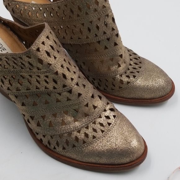 Steve Madden Gold Dust Harmony Stacked Heel Mule - Picture 8 of 10